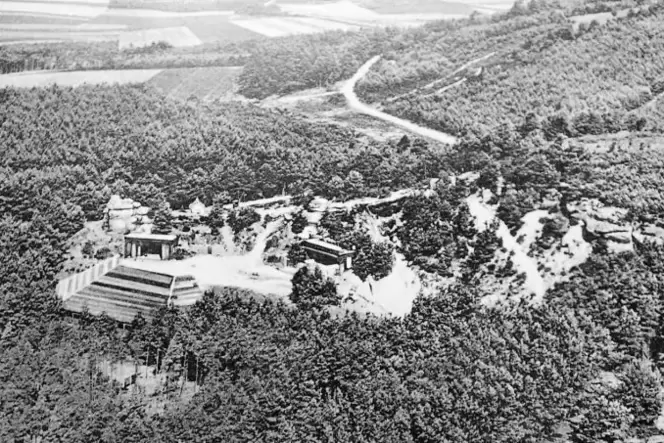 Einstige Attraktion: Bis in die 1930er Jahre zieht die Freilichtbühne am Falkenstein – unser Bild zeigt eine historische Aufnahm Einstige Attraktion: Bis in die 1930er Jahre zieht die Freilichtbühne am Falkenstein – unser Bild zeigt eine historische Aufnahm