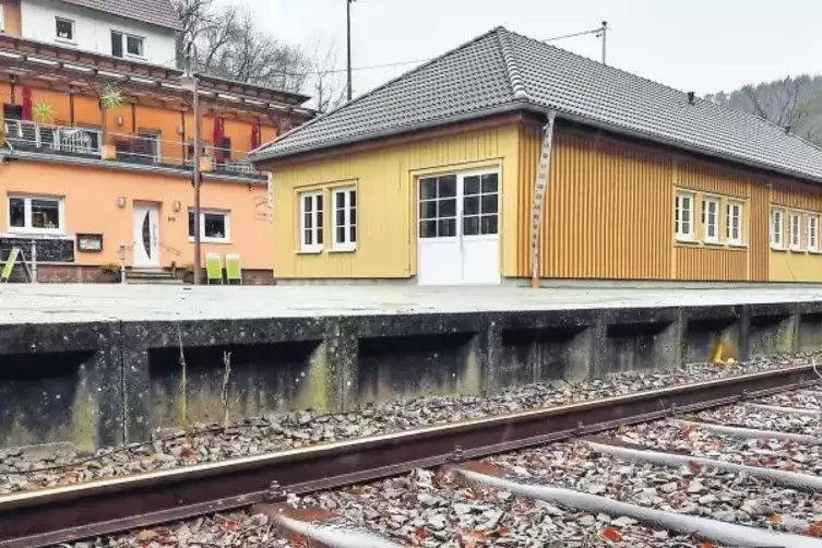 Derzeit läuft der Innenausbau des Bahnhofs in Elmstein, in dem ein Besucherinformationszentrum entstehen soll. Dieses soll vorau
