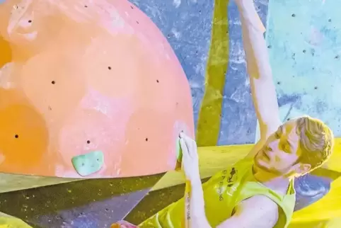 Schwang sich nach seinem Titelgewinn kurzerhand noch mal in die Wand, um auch die dritte Boulder-Route noch zu bezwingen: Mathia