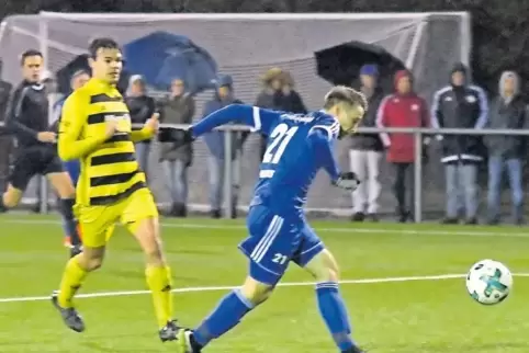 Mit links schießt Christian Schubert das 2:0.