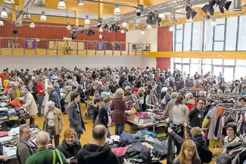 Großes Angebot, großer Andrang beim Basar des Lionsclub.
