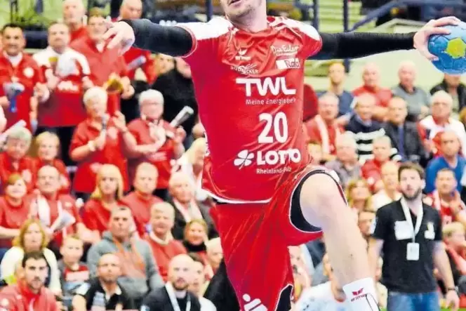 Soll heute auf den Rängen in der Ludwigshafener Eberthalle wieder dominieren: die Farbe Rot. Die Eulen, im Bild mit Alexander Fa Soll heute auf den Rängen in der Ludwigshafener Eberthalle wieder dominieren: die Farbe Rot. Die Eulen, im Bild mit Alexander Fa