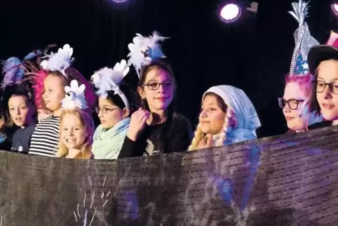 Schüler der Grundschule Lauterecken führten das Märchen Aschenputtel auf.