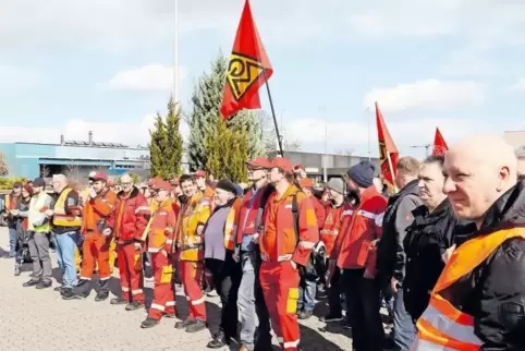 So schnell geht ihnen die Luft nicht aus: Beschäftigte der Constellium wollen ihren Tarifvertrag.