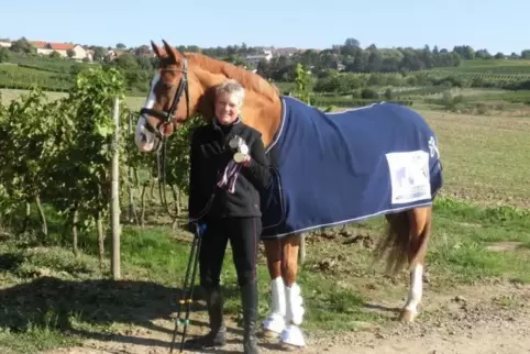 Im Sport und auch in den Zellertaler Weinbergen Wachenheims ein Traumpaar: Hanne Brenner und Women of the World.  Foto: BRenner/