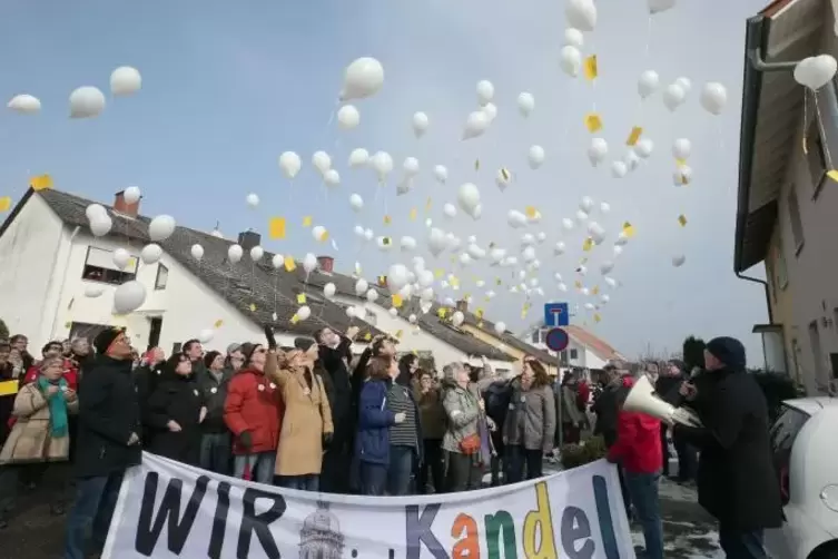 Das Bündnis „Wir sind Kandel“ hatte am 3. März als Protest weiße Luftballons steigen lassen. Kurz danach fanden in Kandel noch d