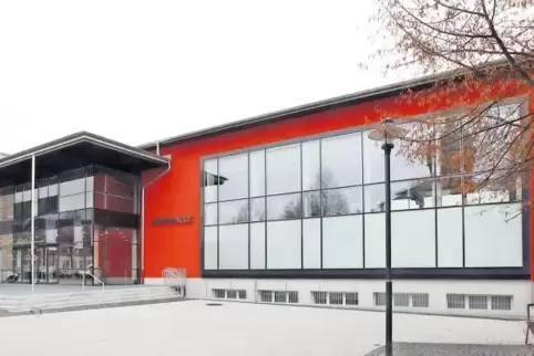 Die Stadthalle in Kandel kann Unternehmen, Vereinen und Parteien angemietet werden.