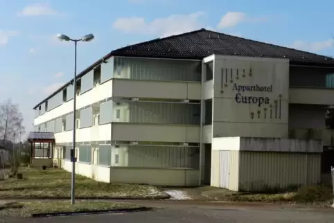 96 Zimmer hat das Haus direkt gegenüber dem Zweibrücker Outlet. Am Samstag soll es in Köln versteigert werden.  Foto: cps 
