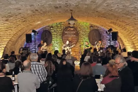 Stimmung wie im Irish Pub: „Fleadh“ im Ruppertsberger „Traminerkeller“.