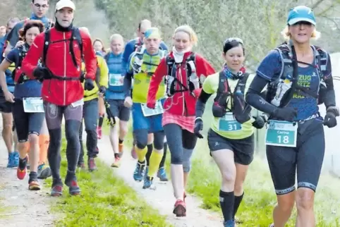 Die Sportler im Vorjahr auf der dritten Tagesetappe auf dem Preußensteig: Bei der fünften Auflage in diesem Jahr gehen 64 Einzel