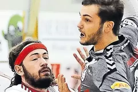 SV 64-Spieler Tom Grieser (rechts) spielte eine klasse Schlussphase, kam auf sechs Treffer.