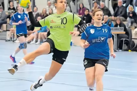 Backen aufgeblasen und abgehoben: Lena Knauff erzielt das 2:1 für Heiligenstein.