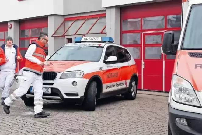 Wenn der Rettungsdienst gerufen wird, muss es schnell gehen. Unser Bild zeigt Rebecca Marschall, Jonathan Keller und Michael Sch Wenn der Rettungsdienst gerufen wird, muss es schnell gehen. Unser Bild zeigt Rebecca Marschall, Jonathan Keller und Michael Sch