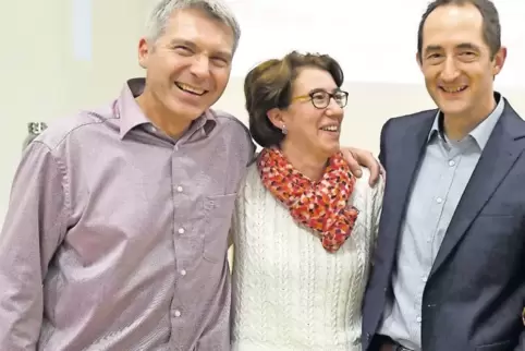 Seit 40 Jahren im Tennisclub (von links): Vorsitzender Rüdiger Göbel, Monika Walter und Wolfgang Heim.