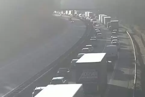 Vorbildlich war diese Rettungsgasse auf der A65 am Dienstagmorgen um 8.19 Uhr.  Foto: Polizei