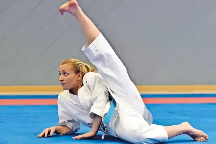 Zoe Bach vom 1. Shotokan Karate Club Frankenthal gewann in der Altersklasse U21 die Disziplin Kata und wurde bei den Damen Zweit