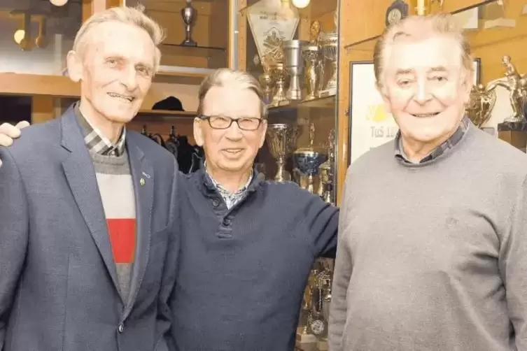 Am längsten beim TuS (von links): Walter Augustin und Horst Zimmermann (70 Jahre), Willi Dörr (65 Jahre).