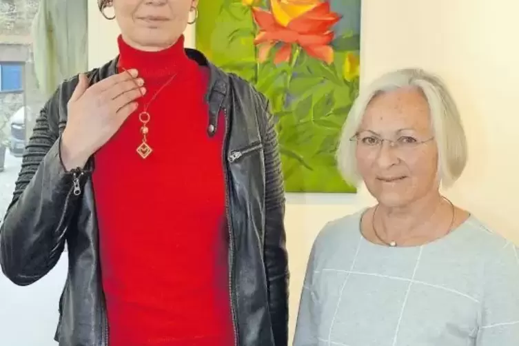 Für Britta Gaub (links) ist die Ausstellung im Kunstkabinett Tiefenthal eine Premiere. Jutta Weckerle ist dagegen ein „alter Has