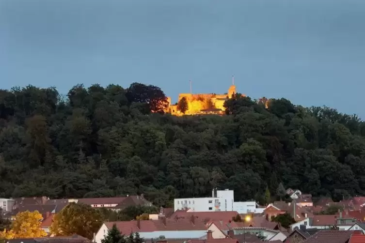 Die Beleuchtung der Burg Nanstein wird am Samstagabend zur „Earth Hour“ ausgeschaltet.  Archivfoto: View 