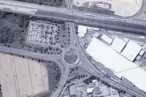 Bei der Kreisel-Ampel gibt es nur die „Schwarz-Rot-Regelung“, das heißt es gibt kein Grün, sondern die Ampel ist rot oder aus.