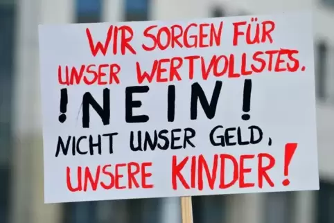 Die Gewerkschaft Erziehung und Wissenschaft hat die Beschäftigten in den kommunalen Kitas des Landes am Donnerstag zu Warnstreik