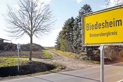 Der Wirtschaftsweg in der Bildmitte soll zur Erschließungsstraße für das Baugebiet „Im Bangert“ ausgebaut werden.