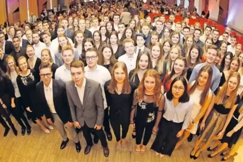 „Glabiatoren – auch Legenden müssen einmal gehen“, lautete das Motto der 100 Abiturienten des Leininger-Gymnasiums.