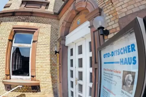 Das Otto-Ditscher-Haus, unter anderem Standort der Gemeindebücherei und der gleichnamigen Galerie, muss ebenfalls saniert werden