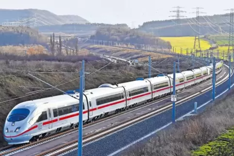 Die im Dezember eröffnete Schnellstrecke durch den Thüringer Wald hat der Bahn trotz der massiven Probleme bei ihrer Inbetriebna