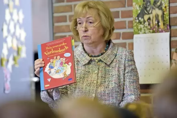 Die Vorleserin: Maria Böhmer im Mai vergangenen Jahres in der Gebrüder-Grimm-Schule. Archivfoto: KUNZ 