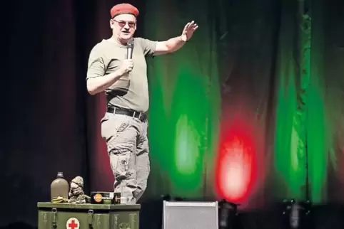Attacke im Haus des Bürgers: Holger Müller alias Ausbilder Schmidt.
