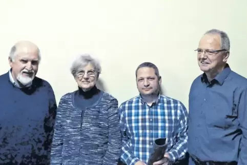 Für langjährige Mitgliedschaft wurden Karl-Heinz Mertz, Hedwig Miller, Johann Mathias und Helmut Schantz (von links) geehrt.
