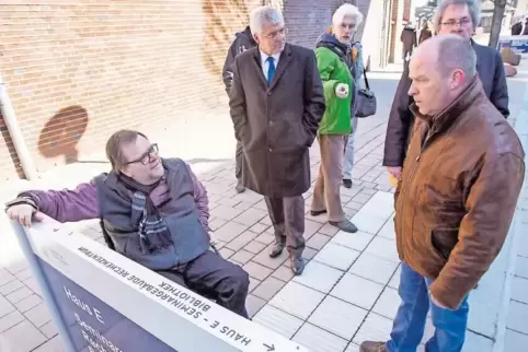 Zeigte sich nach der Besichtigung des Campus Kammgarn zufrieden: Matthias Rösch (links). Bei der Tour des Landesbeauftragten für