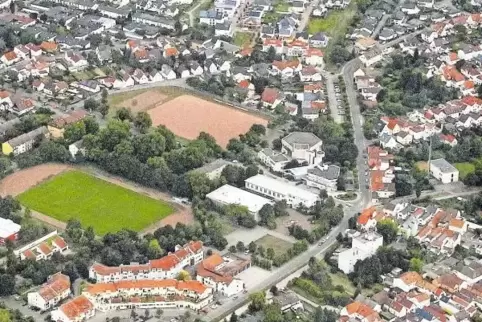 Auch wenn’s Neuhofens SPD nicht gerne hört: Die Expertenmeinung geht zum Supermarkt auf dem Sportplatz.