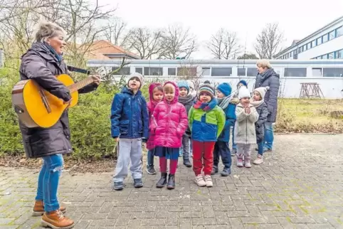 Von „fleißigen Handwerkern“ haben die Kinder gesungen.