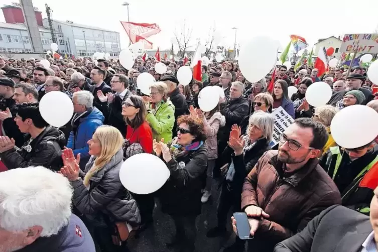 Viele Bürger folgten dem Aufruf des Bündnisses „Wir sind Kandel“ sowie der Ministerpräsidentin Malu Dreyer und demonstrierten fü