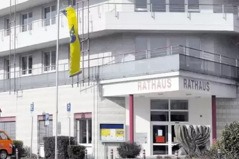 Im Rathauskeller lagern dezeit wichtige Dokumente in Kartons.