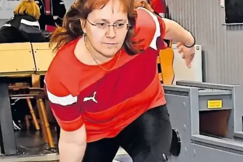 Anita Reichenbach erzielte im Mittelpaar 437 Holz. Damit hatte sie ihre Gegenspielerin im Griff.
