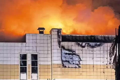 Erst nach mehr als sechs Stunden war der Brand in Kemerowo unter Kontrolle.