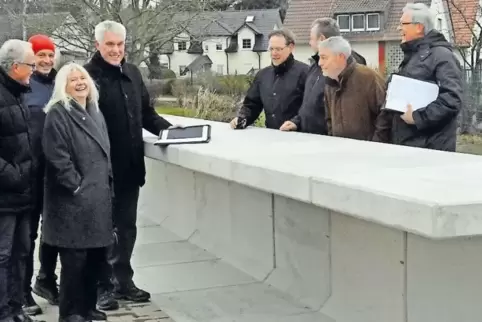Die neue Beton-Schutzvorrichtungen soll die Abdeckplanen schützen: