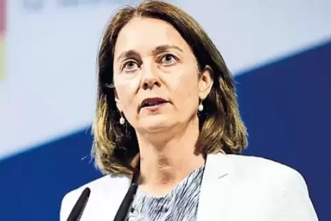 Katarina Barley fordert eine strengere Überwachung von Social-Media-Unternehmen.