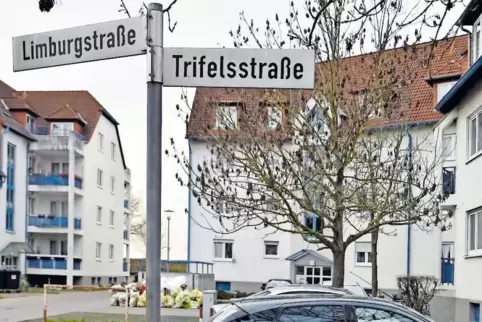 Mieter und Vermieter der Sozialwohnungen in Limburg- und Trifelsstraße versuchen, sich in Sachen Nebenkosten zu einigen.