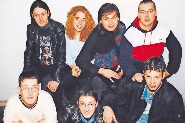 Vor 21 Jahren gab es sogar eine Frau bei Purple Haze. Auf dem Bandfoto von damals sind (Vorne von links) Marc-Oliver Mayer (Schl