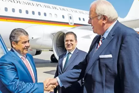 Eine Weile Dauergast im türkischen Außenministerium: Deutschlands Botschafter in der Türkei, Martin Erdmann (rechts), hier mit d