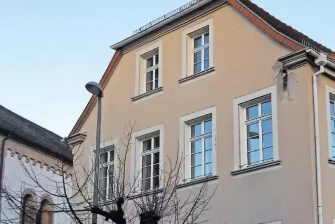 Stiftungsgelder in Höhe von 24.500 Euro flossen im vergangenen Jahr in die Erneuerung der Fenster im alten Rathaus in Waldfischb