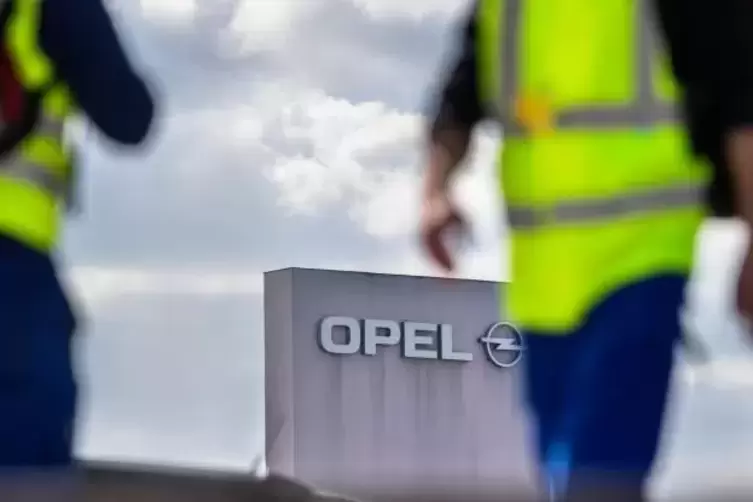 Die rheinland-pfälzische Arbeitsministerin Sabine Bätzing-Lichtenthäler (SPD) hat den Automobilhersteller Opel aufgerufen, die m