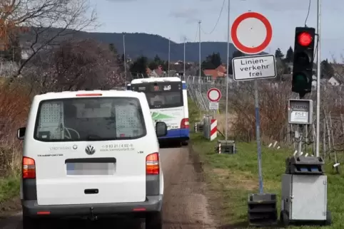 Busse sollen auch künftig nur in Richtung Hauptbahnhof durch den Diedesfelder Weg fahren.  Foto: Mehn 