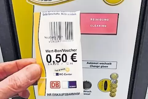Der Automat spuckt für Toilettengänge 50-Cent-Bons aus.