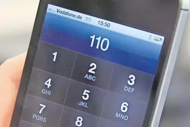 Auch die 110 als Absenderkennung ist technisch kein Problem: Die Trickbetrüger können mittels App jede – amtlich wirkende – Tele