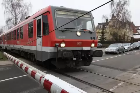Die Kirchheimer werden noch länger auf den Kreuzungsbahnhof warten müssen, in dem sich zwei Züge begegnen können. Foto: BENNDORF